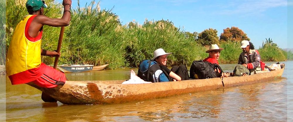 Tsiribihina river trip - West of Madagascar - dugout canoe - adventure - camping